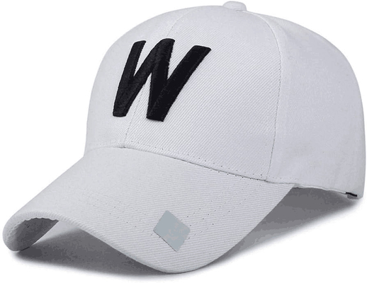 Cappuccio da baseball stile cappuccio di logo ricamato bianco con chiusura a cinghia regolabile