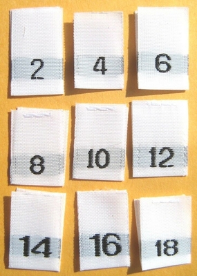 Prova degli strizzacervelli di colore di PMS di forma della lettera dell'etichetta tessuta abbigliamento del confine di Merrow