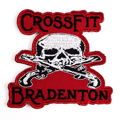 Patch di logo ricamati personalizzati con design di confine intrecciato