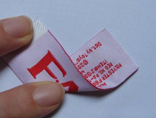 Nessun etichette del ferro tessute indumento restringente di PMS con il confine del taglio di calore